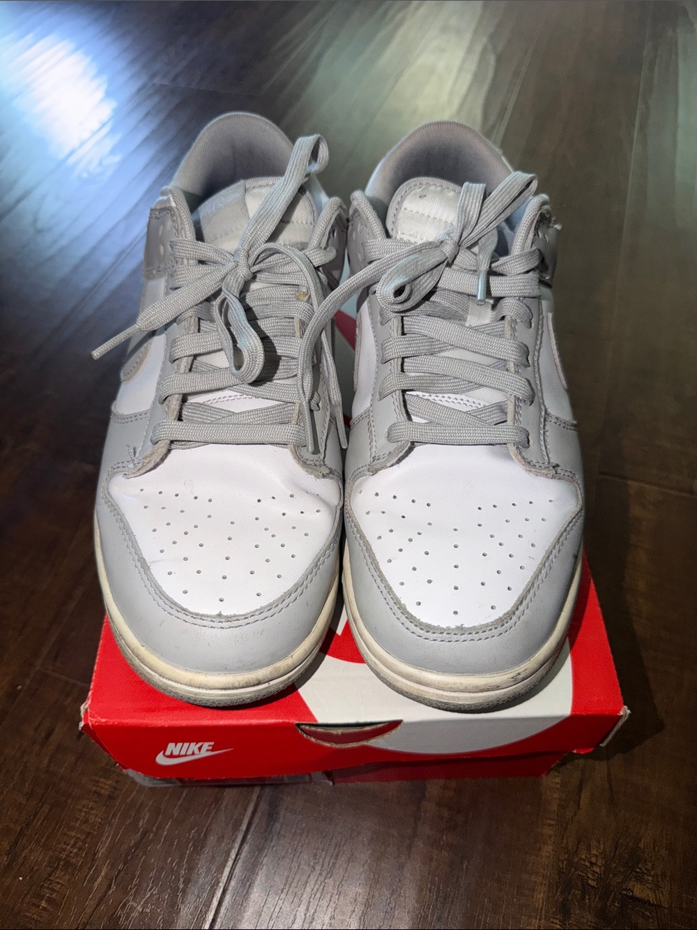 Nike Men’s Low-Top Sneakers in White and Light Gray